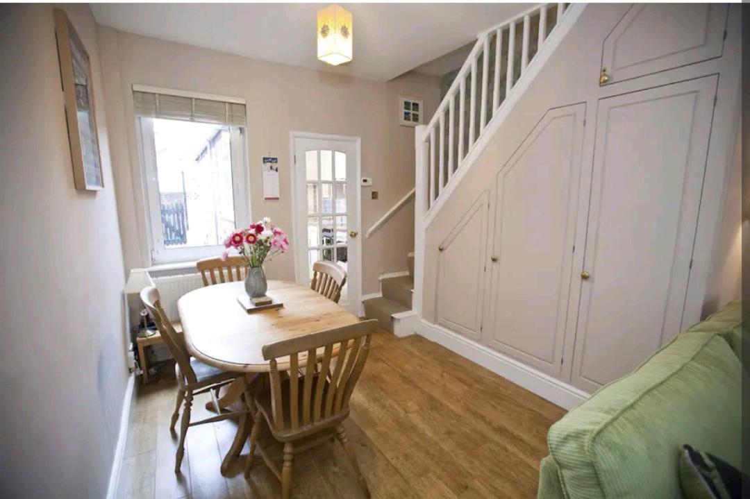 Cosy Little Home Just Outside York City Walls エクステリア 写真
